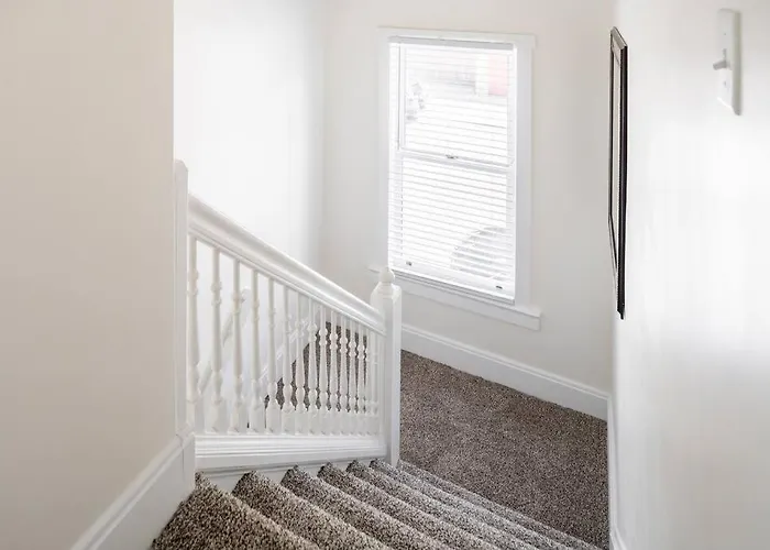 Top Hotels Close to Newport Beach Pier