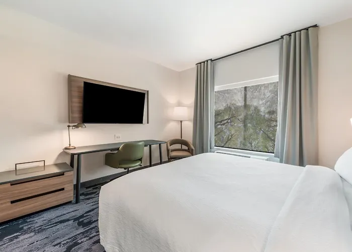 Best Clinton Water Park Hotels