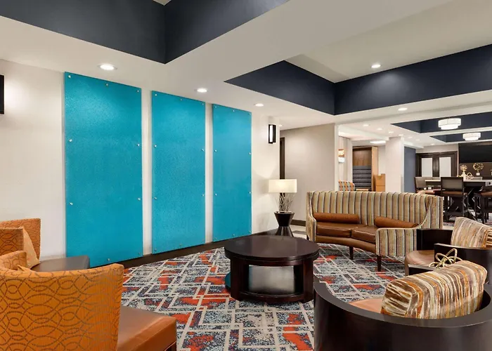 Best Hotels Near Oxford, Michigan